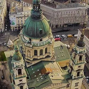 https://seasons-rooms-central.inbudapesthotels.com